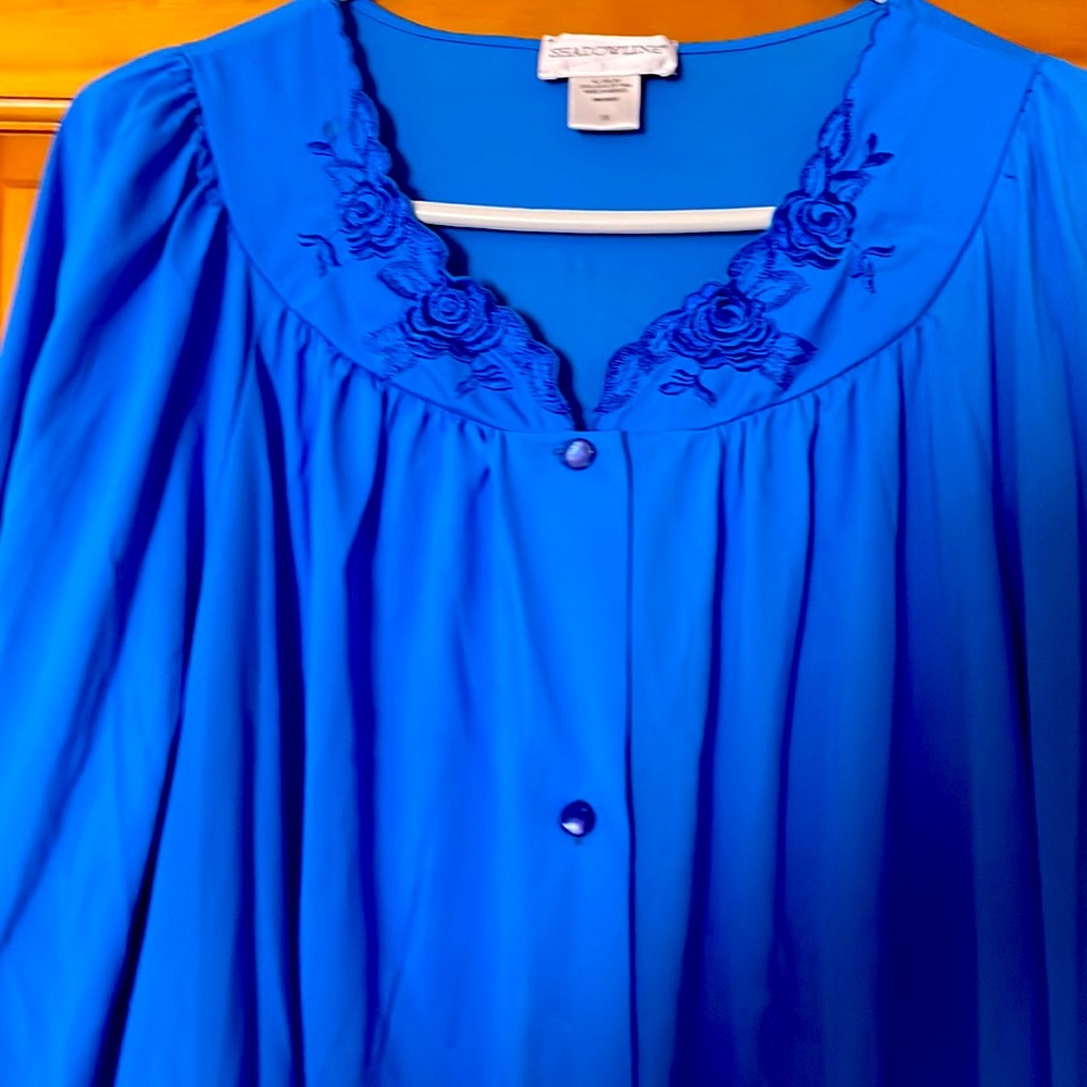 Beautiful blue Shadowline Robe. Perfect condition. Size 1X